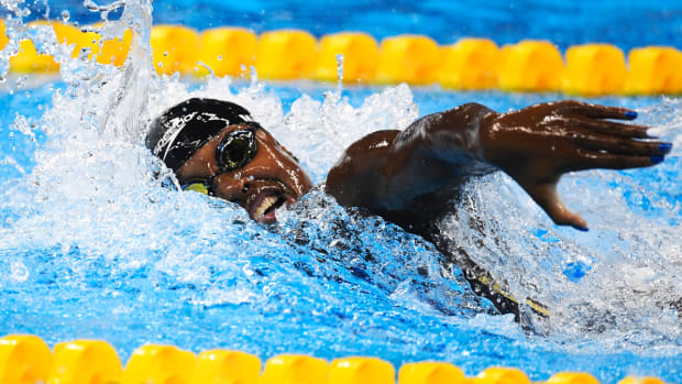 simone-manuel-gold-medal-tie.jpg